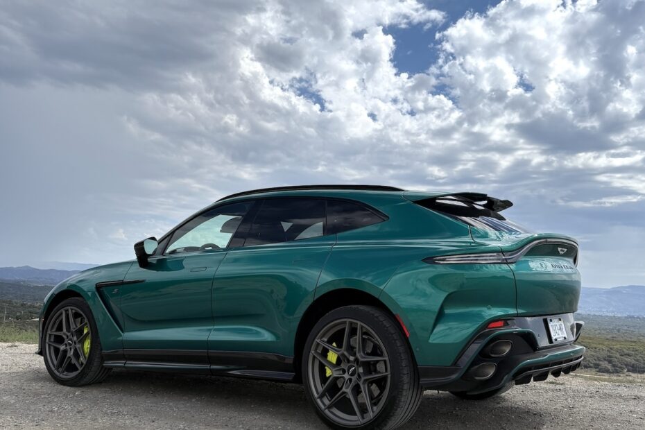 Aston Martin DBX S